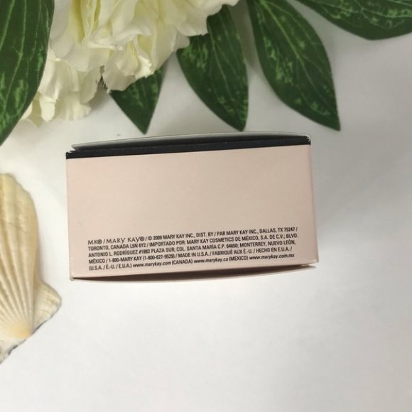 Mary Kay Mineral Powder Foundation, Beige 1 - Picture 9 of 10